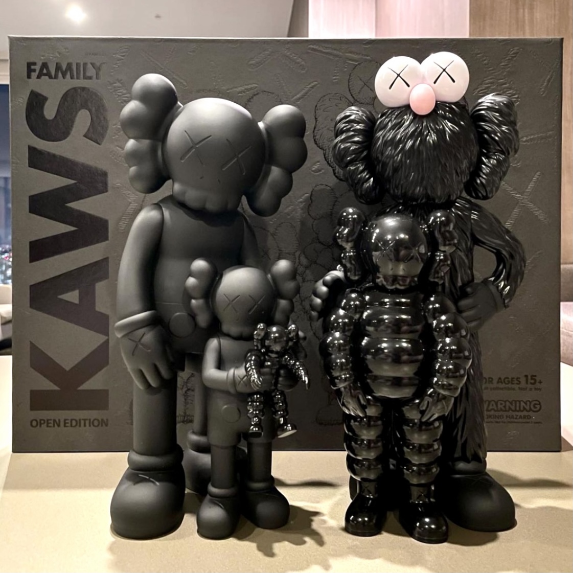 新品未開封 KAWS FAMILY BLACK